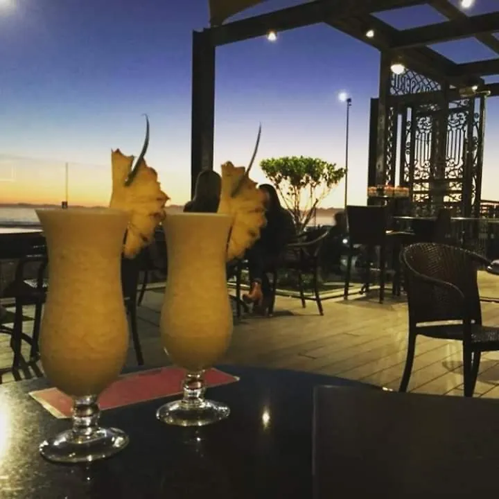 Hibernian Towers 807, Beach Road, Strand 0*,  Sudáfrica